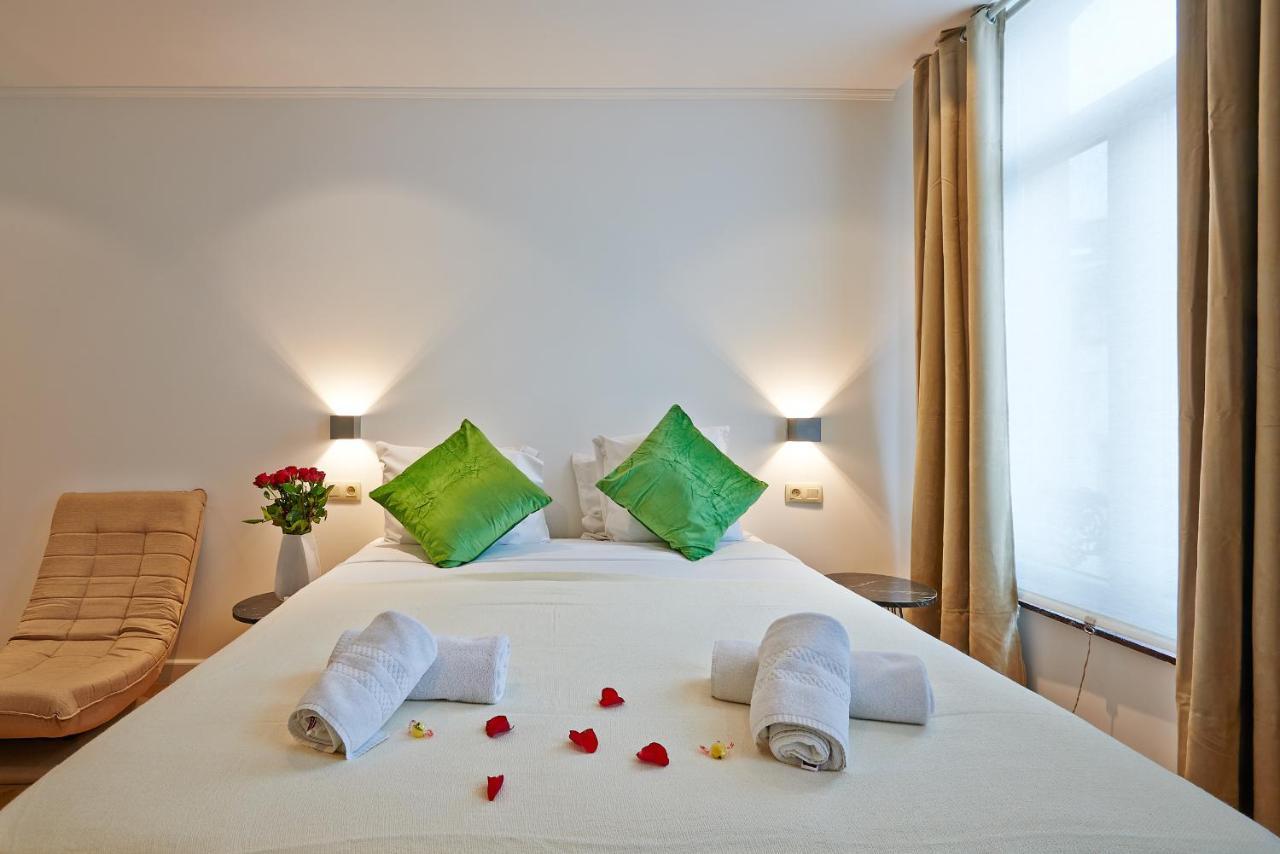 Hotel Les Ecrins Brussel Bagian luar foto