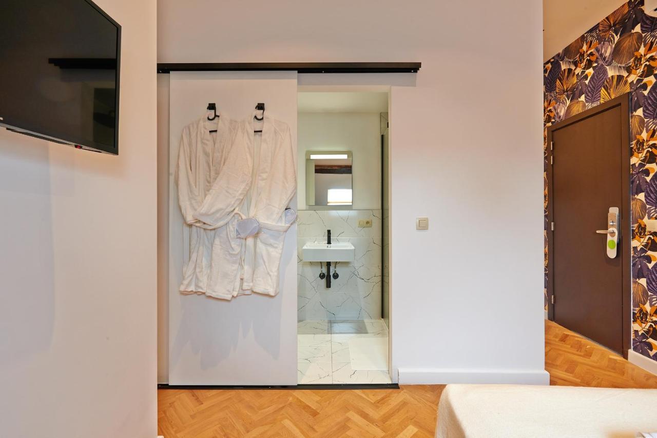 Hotel Les Ecrins Brussel Bagian luar foto